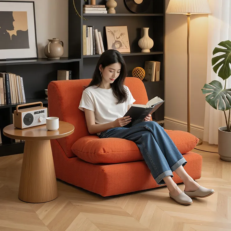 韓国風インテリアに合わせやすいコンパクトソファ。一人暮らしや6畳の部屋にも置きやすい省スペース設計。
